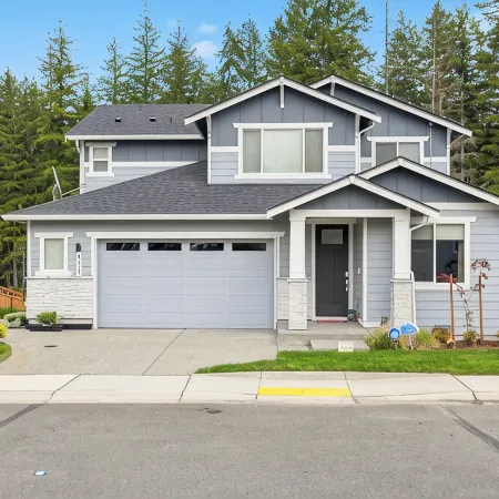 Serene Port Orchard Retreat: 3Br/3BA w/Trails & Views