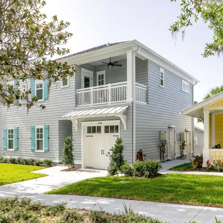 2 Min Walk to Downtown/King Bed /Golf Cart Rental/Pet Friendly!