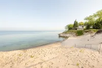 Gorgeous Lake Michigan Views: Completely Remodeled and Steps from the Beach! - 무료 와이파이