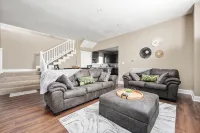 3 Mins to Downtown! Newly Remodel 2BR/2BR W/Jacuzzi & Deck - Bungalows