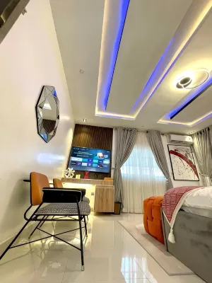 The Addison Hotels and Apartments - Airport Shuttle