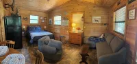 Buckeye cabin is nestled in the woods with access to the Little Missouri River. - 3つ星