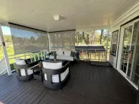 Lakefront Retreat. Saltwater Hot Tube, Dock,Kayaks and Fish Gear Included!