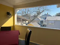 Charming Apartment with Pool, Free Parking, Walk to Everything Downtown. - Huoneistot