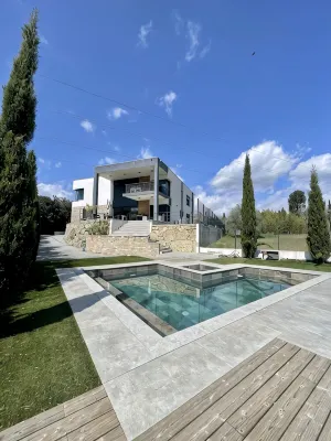 Contemporary villa 10 minutes from Cannes