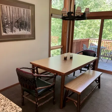 Lola’s Lodge Ski-In/Ski-Out 3 bedroom Lodge near hiking/golf