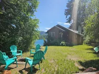 Waterfront Cabin with Dock on Hayden Lake - Homestays