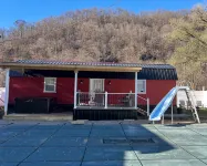 River Road Retreat.  Cabin minutes away from trails w/ hottub & seasonal pool!