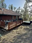 Secluded and Cozy Log Cabin /w Hot Tub + Fire Pit