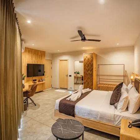 Aura Inn & Suites
