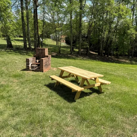 Charming 2-bedroom Cottage with AC and WiFi in Pilot Mountain