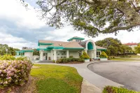 Salty Paws. Pet Friendly. Minutes to Beach. Horizon Ocean Views.