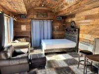 Iron Horse Lakes - remote getaway near Wichita, Newton and Hutchinson, KS - Homestays