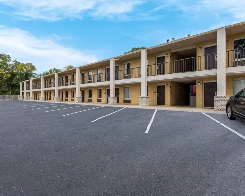 Econo Lodge Cheraw Market Street فنادق في تشيراو