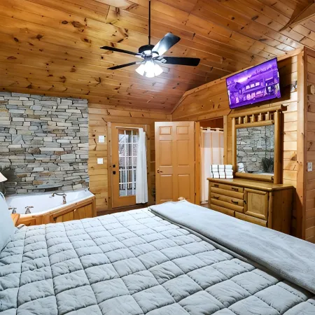 Helen Mountaintop Couples Retreat~Hot Tub~Sauna~King Bed~Pool Table