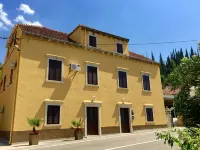 Rooms Mozara - parking