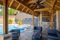The Sun Seeker Villa Ja Luxury10 bedrooms. Fully staffed. Great for large groups - 5 tähden