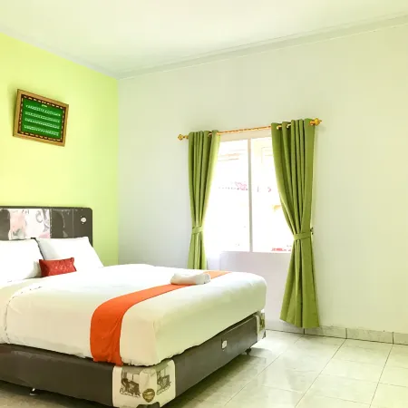 Panorama Guest House Syariah Отели в г. Каро