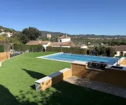 Villa Cabañas with Infinity Pool, Gardens and Barbecue in Calonge, Costa Brava