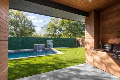 New Single Level Ranch Home by Highland Park with Pool - 5つ星