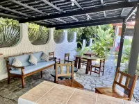 spacious and comfortable Villa with tropical charm and pool