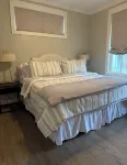 Beautiful Downtown Auburn Cottage In A Quaint Setting!