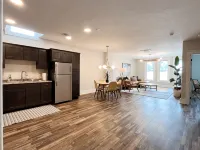 Historic & Modern! Walk to Restaurants, Moccasin Springs + Huge Suite w/ Kitchen Hotels in Fall River County
