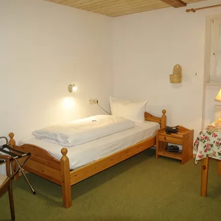 Gästehaus Räuber Lippoldskrug Отели в г. Альфельд