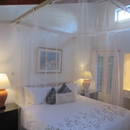 DolphinBay beachfront bungalow directly on the platinum WestCoast, 2Beds, 2Baths
