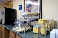 Days Inn by Wyndham Park City Kansas - Breakfast