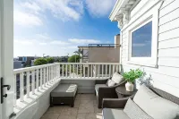 Beachside Retreat | Perfect Location| Free Parking