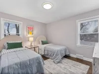 Warm & Spacious 4Br Home  Long Stays Welcome Hotels near Bronzeville Children's Museum