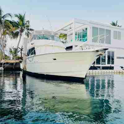 Sentient Waters: 63' Boat With Full Amenities & Sun Deck Hotel Exterior