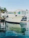 Sentient Waters: 63' Boat With Full Amenities & Sun Deck - House Boats