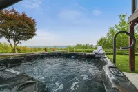 Unreal Mountain Views w/ Hot Tub Near Charming Jim Thorpe & Blue Mountain Skiing - Chalets