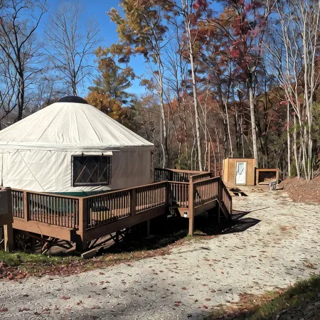 Cozy Yurt in Nantahala - Half mile from Nantahala wedding venue-No Cleaning Fee