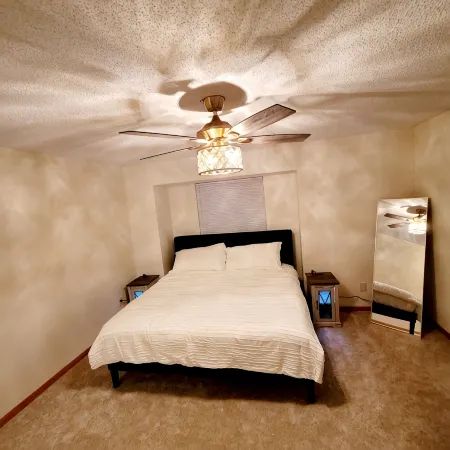 Hot Tub Retreat • Sleeps 9 • 3Br Family Home • 5 Min to Beach
