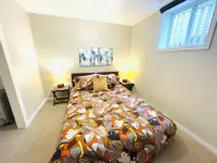 Riverside 4 bdrm w 2 KING beds • 10min DT • Sleeps 8! - บังกะโล