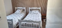 Sunny House with a Terrace, 4 Bedrooms, 2 Bathrooms, Sleeps 9–11 People. - balcony