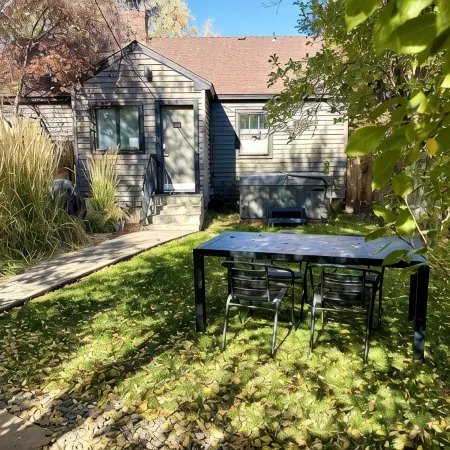Downtown cottage with hot tub and fenced yard