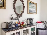 "The Hollies" Wine Country Victorian Farmhouse Hotels in Occidental