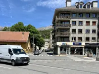 Villa Anita -town center -private parking- wifi. Hotels in Barcelonnette