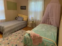 Charming 3 Bedroom House Conveniently Located in Central Lincoln - บังกะโล