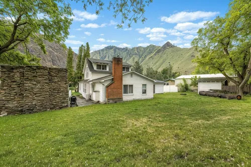 Farmhouse on Main - historic home in the heart of Riggins - 4-Star