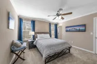 O'Fallon Edge Oasis- 4bd/3bt, Wooded Backyard, Office, Great Family Getaway - Wi-Fi