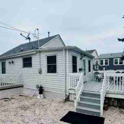 Beach House with 2 Beach Badges, 1 Block to the Beach, Boardwalk, and Shopping Hotel Exterior