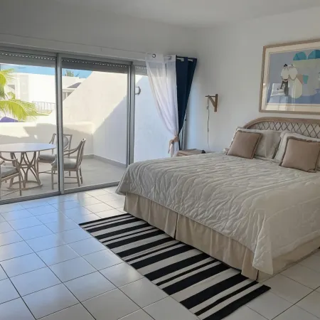 Oceanfront, 4 balcony condo: Stunning Sunsets