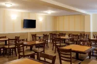 Econo Lodge Daytona Beach - Speedway - พร้อมอาหารเช้า