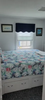 Immaculate Cottage, Huge Deck And Great Back Yard For All Your Yard Games.