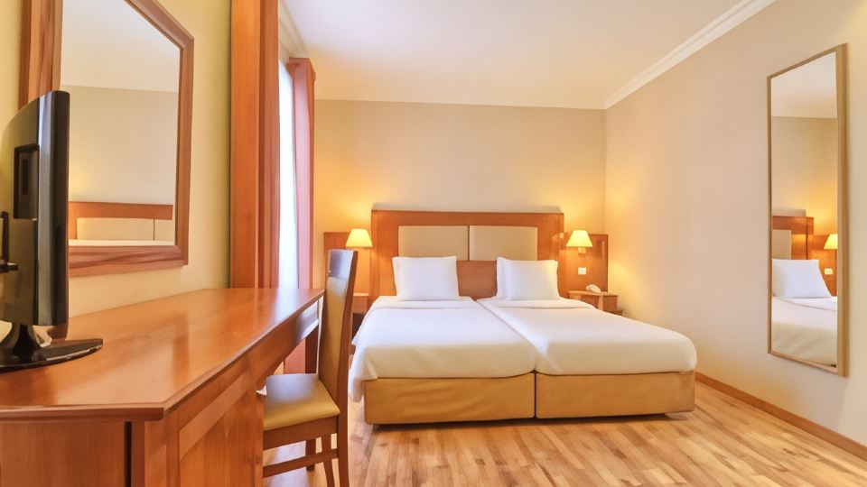 121 Paris Hotel